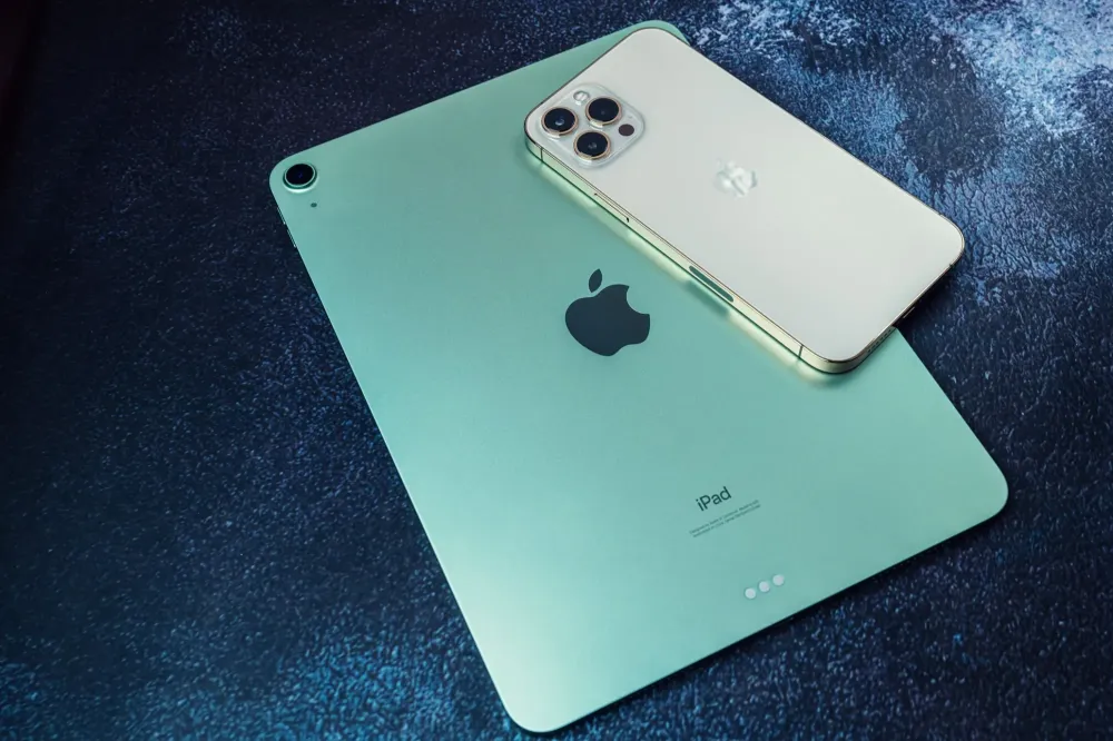 Apple (iPhone, iPad) (1)